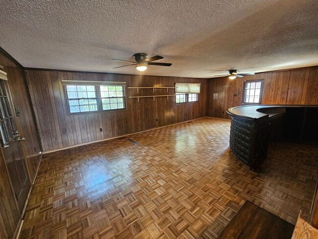 Building Photo - Manor View