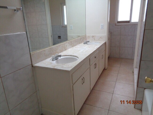 Building Photo - Sprawling and Spacious 8-acre Ranch Home