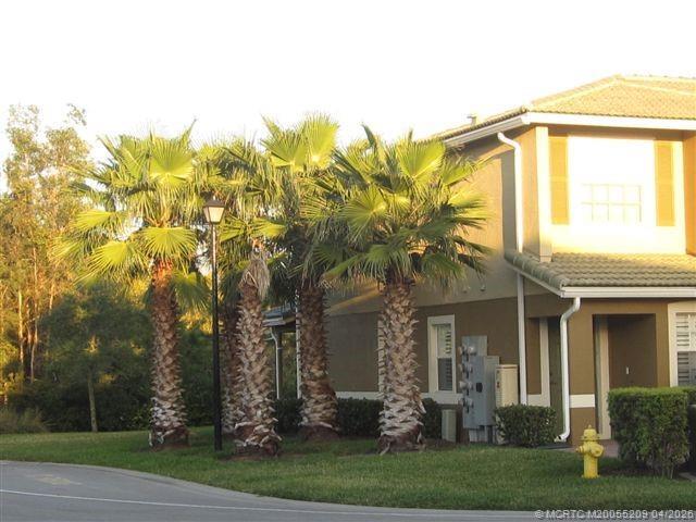 Building Photo - 1571 SE Hampshire Way