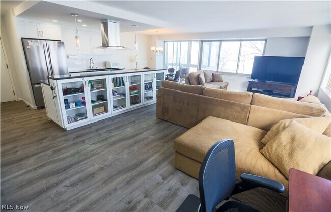 Building Photo - 12520 Edgewater Dr