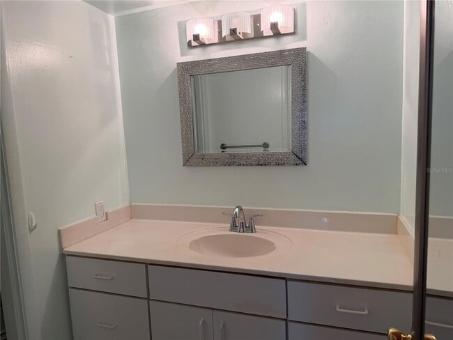 Building Photo - 245 Center Rd