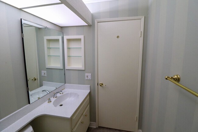 Building Photo - 1050 Pacifica Dr