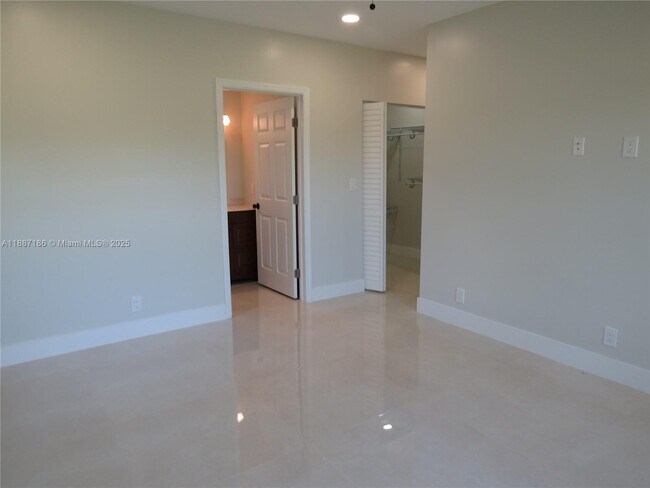 Building Photo - 1671 SW 44th Terrace