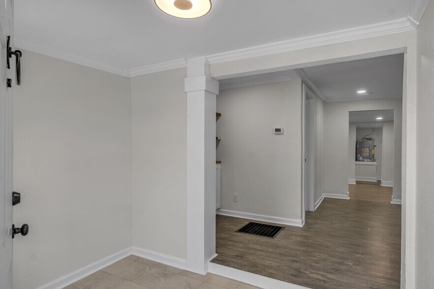 Building Photo - 403 Carpenter St