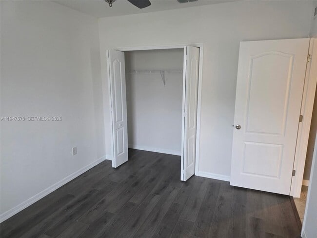 Building Photo - 982 SW Commonwealth Rd