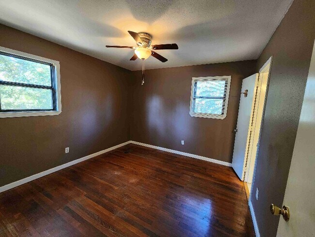 Building Photo - 5520 17th St E