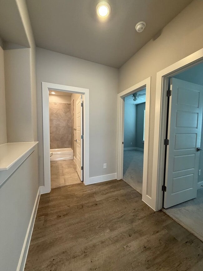 Building Photo - 3/2/2 GREAT NEIGHBORHOOD