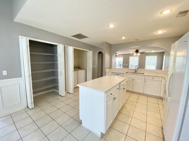 Building Photo - Spacious, Four Bedroom Home in The Farm!