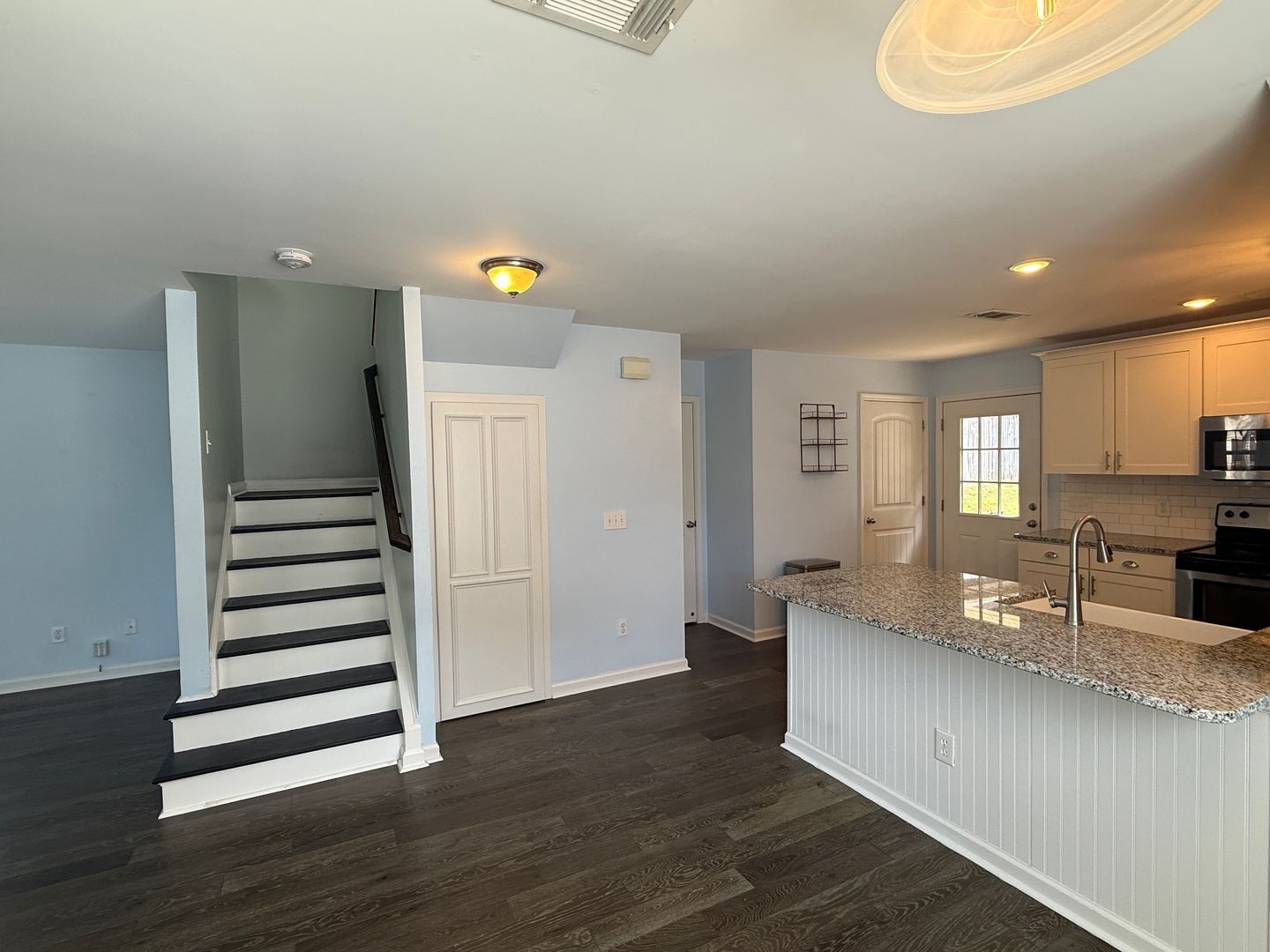 Building Photo - Cute 2 Story Home in Lundy Chase