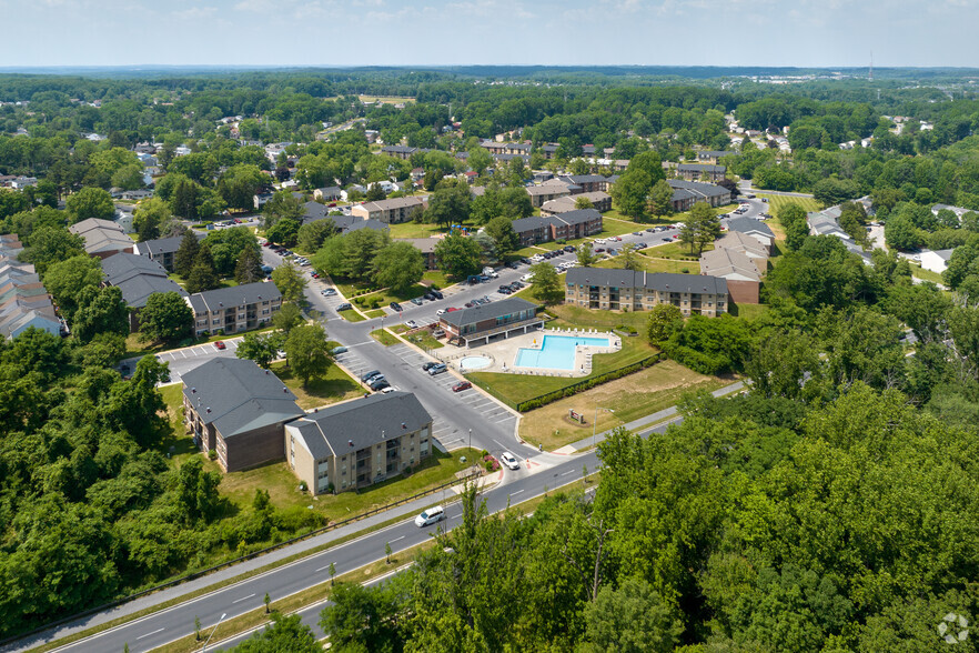 Context - Woodridge Apartments