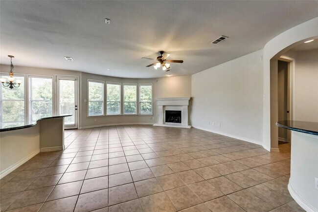 Building Photo - 11104 Seguin Dr
