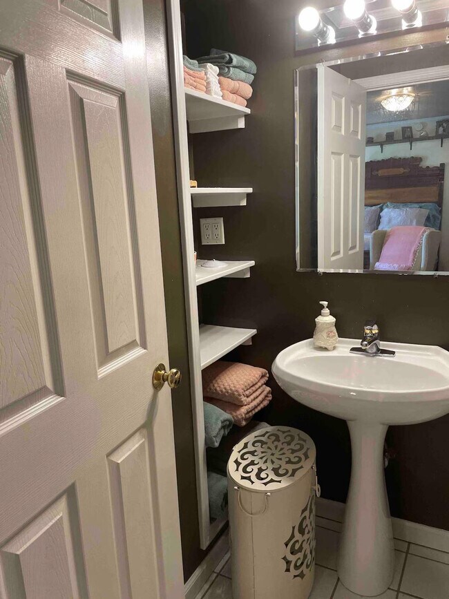 Building Photo - 176 Schools Dr