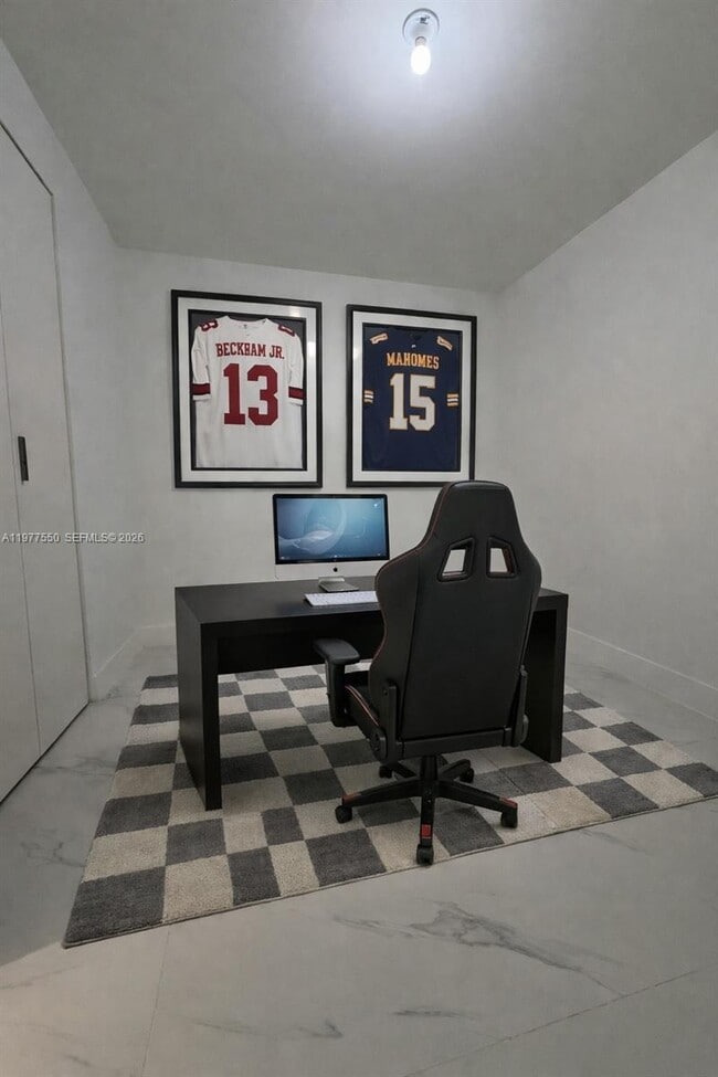 Building Photo - 700 NE 24th St