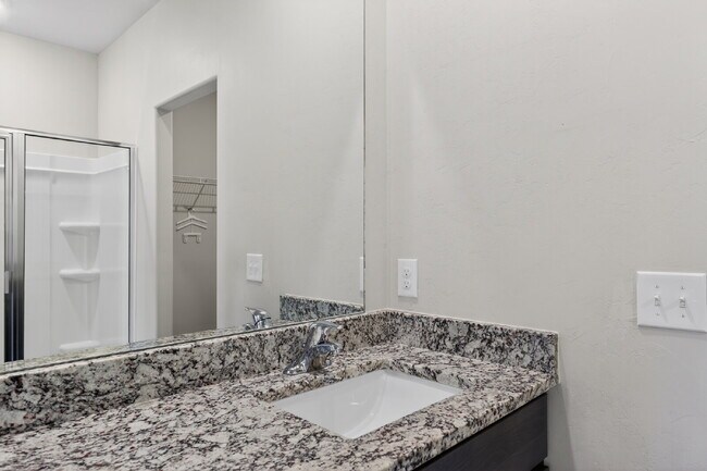 Building Photo - Spacious 4BR/2.5BA Home in El Reno — 2,213 Sq Ft, Move-In Ready