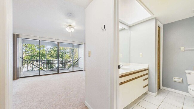 Building Photo - 9479 Tara Cay Ct