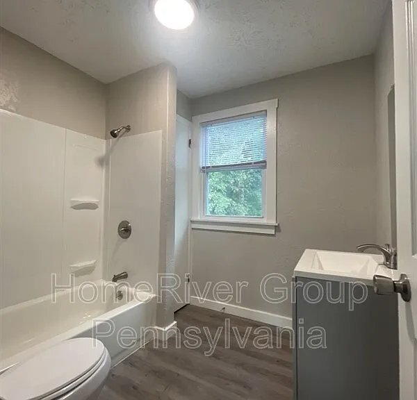 Building Photo - 804 Romine Ave