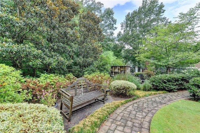 Building Photo - 2611 Briers N Dr