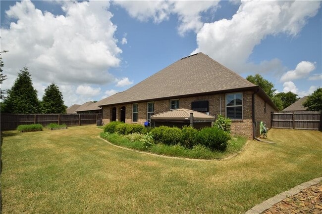 Building Photo - 5608 SW Gunstock Rd