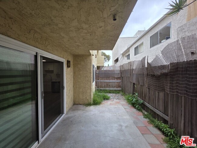 Building Photo - 517 N Francisca Ave