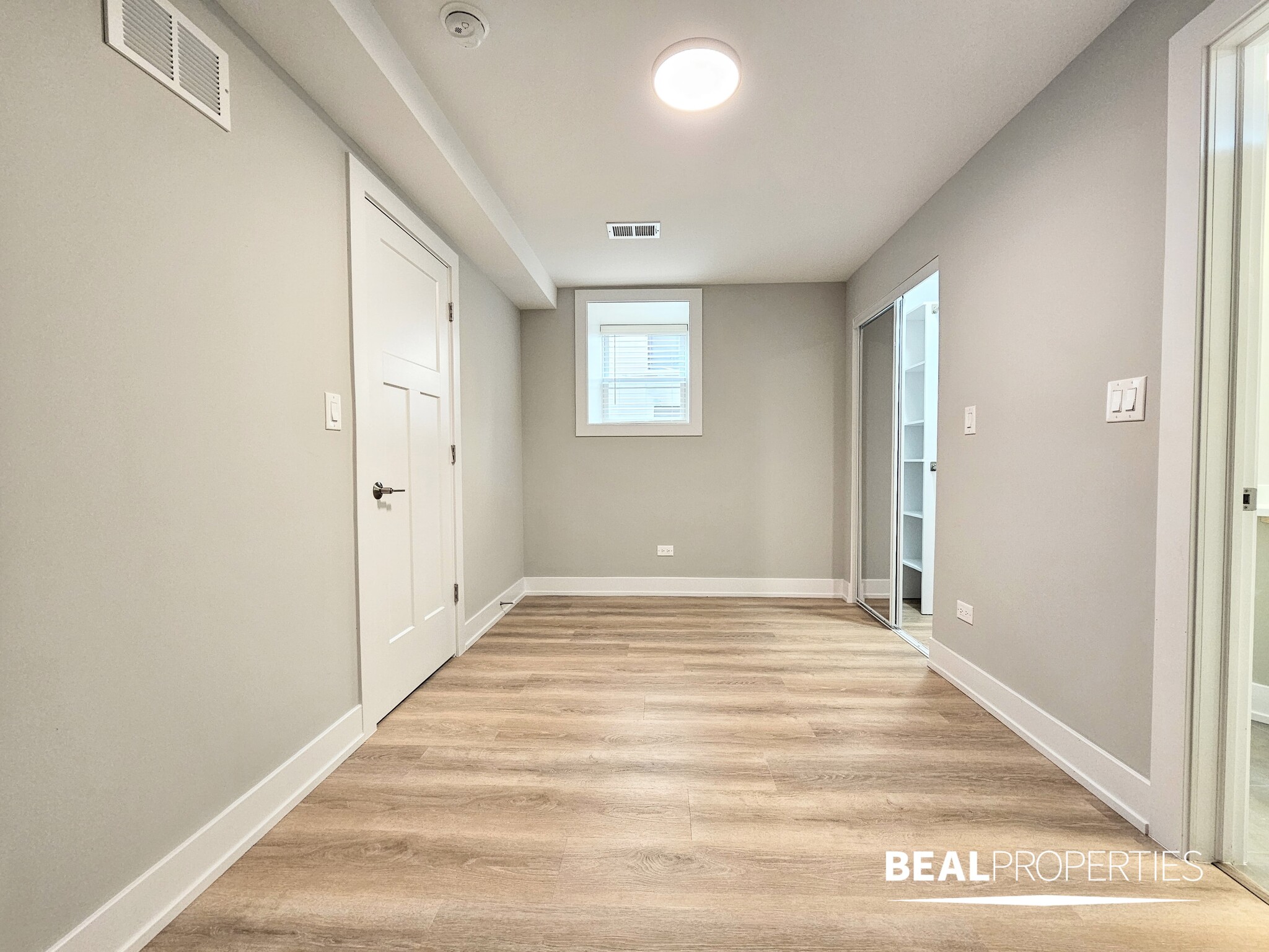 Building Photo - 428 W Belden Ave