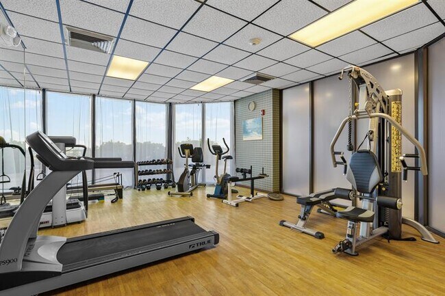 Building Photo - 510 N Ocean Blvd