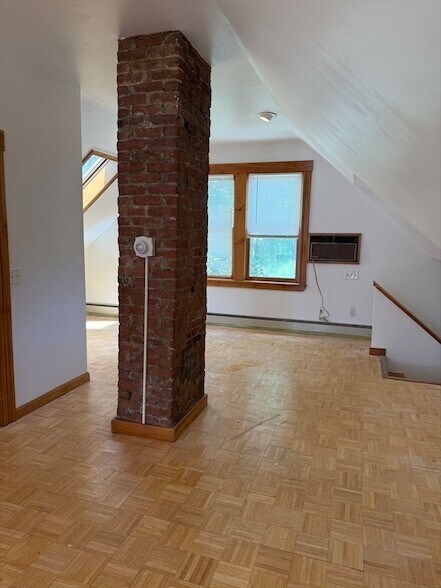 Building Photo - 127 Arlington St