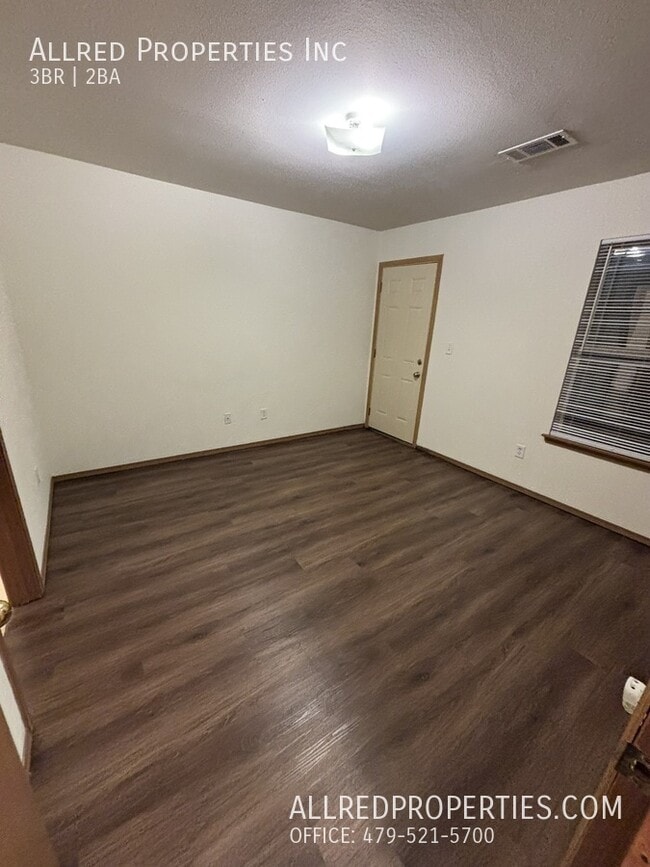 Building Photo - 307 E Asher Ct