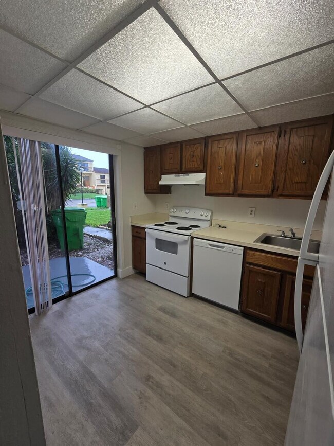 Building Photo - 7743 Balboa St