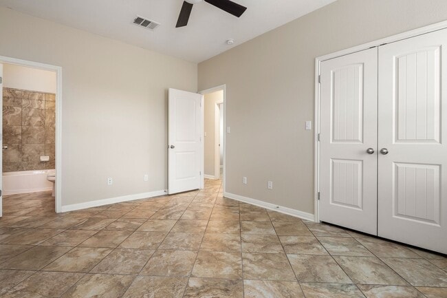 Building Photo - NOW 3 BEDROOM HOME LOCATED IN SAN MARCOS, TX!