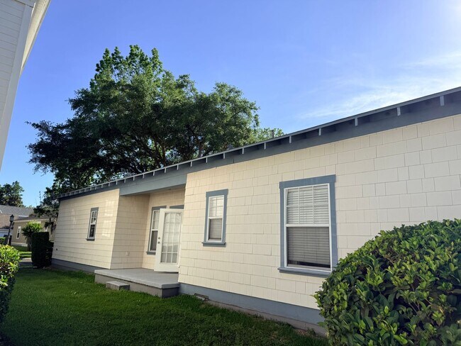 Building Photo - 1110 Oak Pond Dr