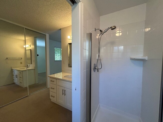 Building Photo - Updated 4-Bedroom Single-Story Home in Con...
