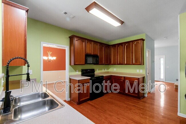 Building Photo - 2017 White Cedar Ln