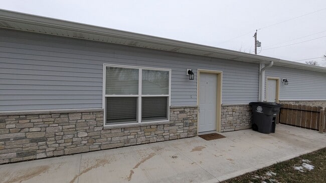 Building Photo - 1600 4th Ave