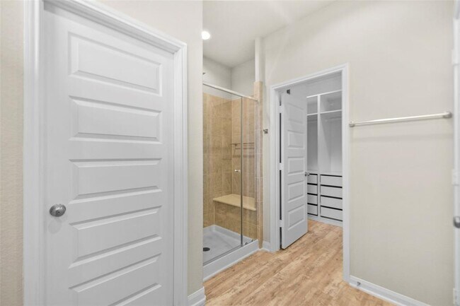 Building Photo - 9911 Brickhouse Dr