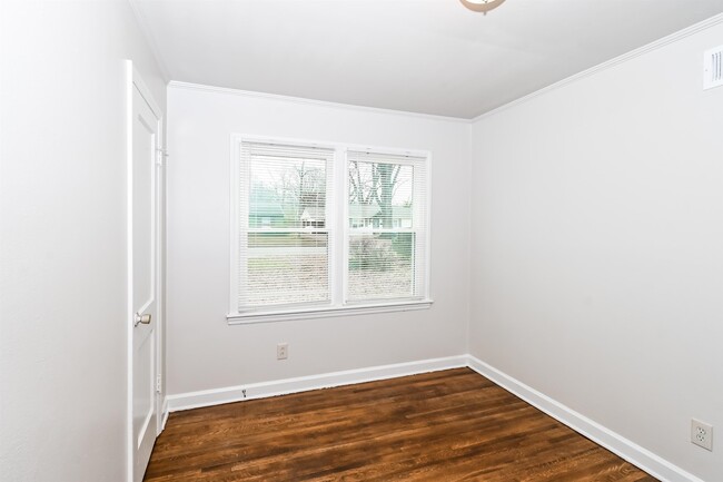 Building Photo - 1249 Dearing Rd