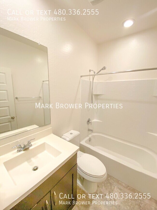 Building Photo - 3842 E Alfalfa Dr