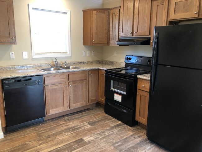 Building Photo - 3 Bedroom/2 Bath Duplex - Gray TN