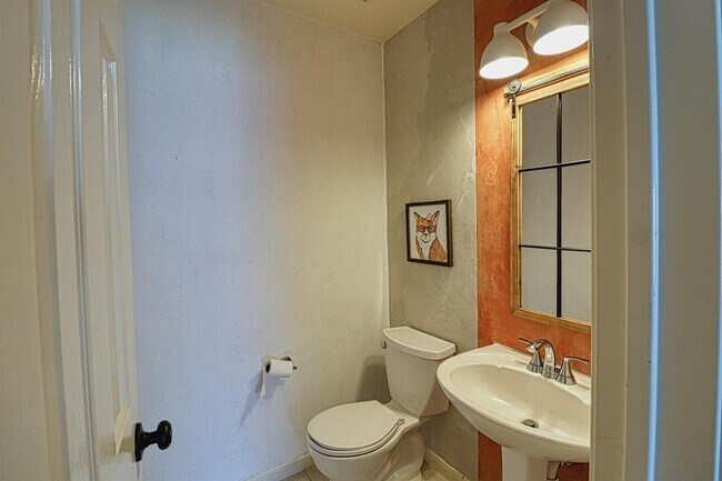 Building Photo - 2123 Meadow Park Cir