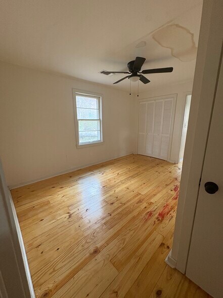 Building Photo - 492 Mobile St