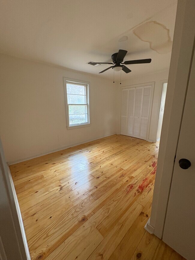 Building Photo - 492 Mobile St