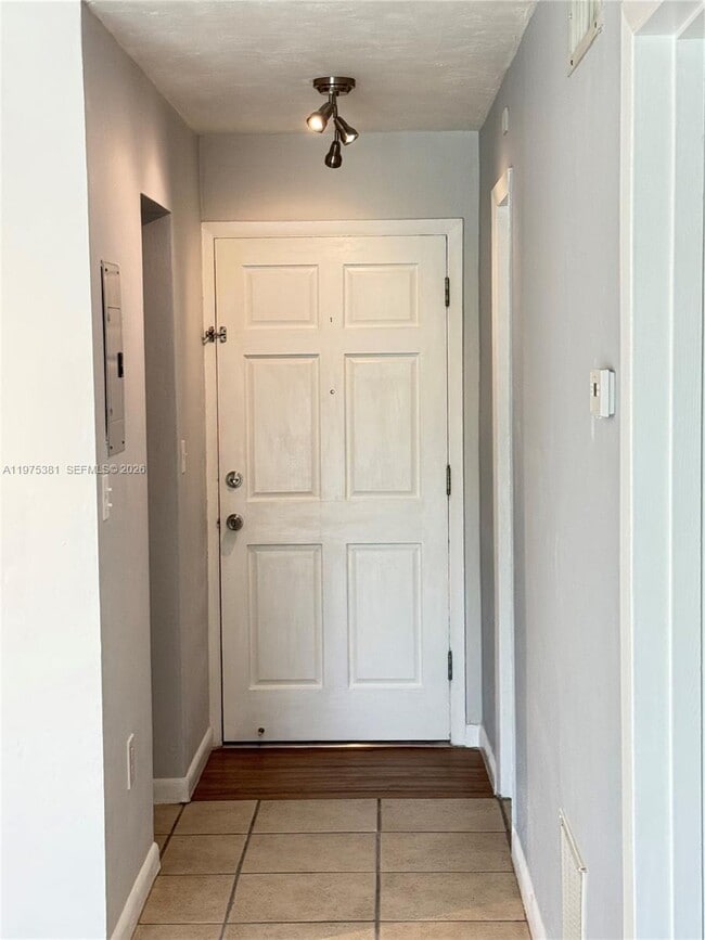 Building Photo - 9641 SW 77th Ave