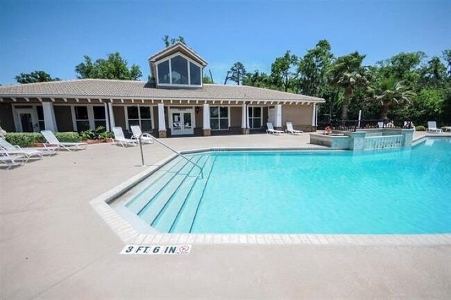 Building Photo - 1918 Honolulu Ln