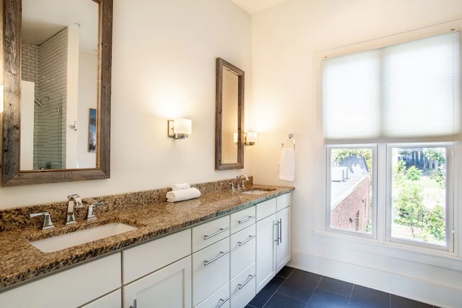 Building Photo - 205 Mews Way