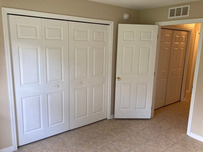 Building Photo - 3/2 Home Silver Springs Shores
