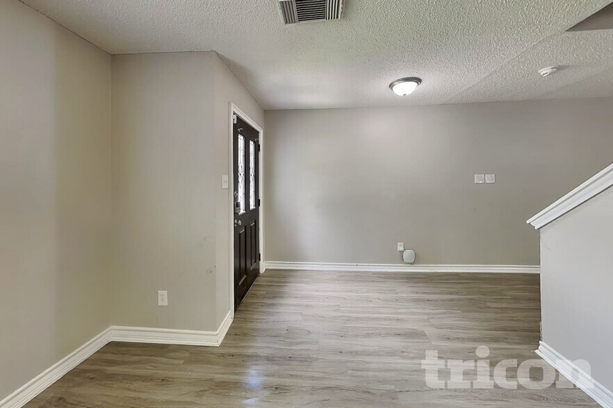 Building Photo - 8030 Falcon Meadow Dr