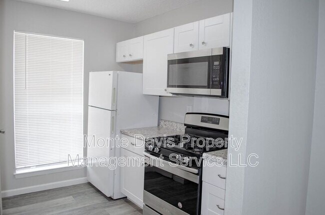 Building Photo - 2306 Fuzz Fairway