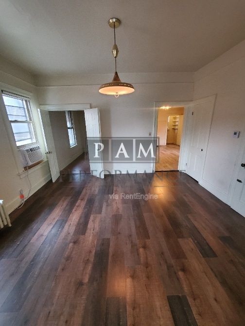 Building Photo - 919 E Brady St