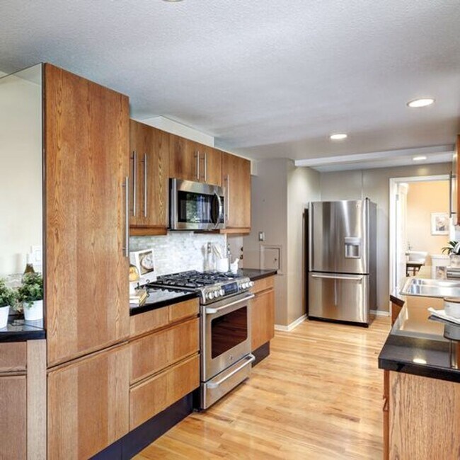 Building Photo - Beautiful 4 Bed, 3.5 Bath Rental home in S...