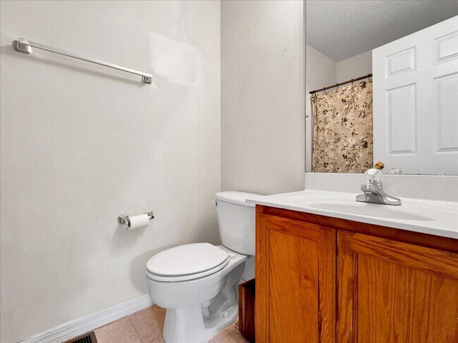 Building Photo - 994 Scenic Oak Ln