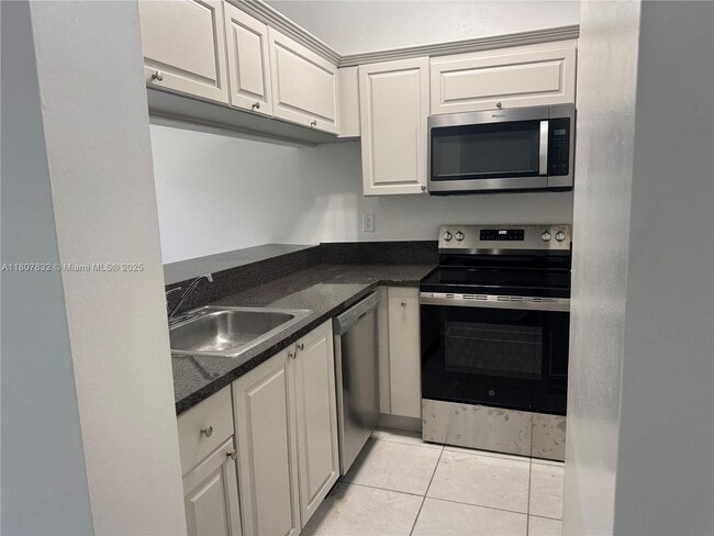 Building Photo - 9515 SW 138th Pl